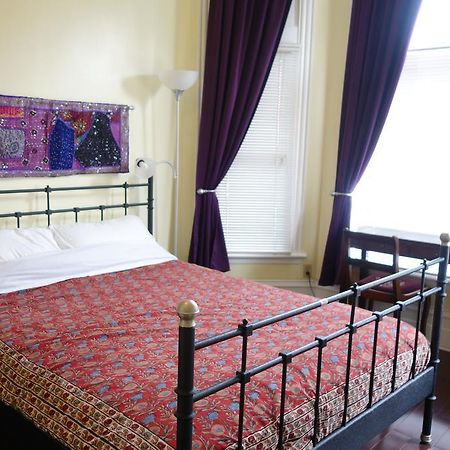 Spadina 11 Guesthouse โตรอนโต ห้อง รูปภาพ