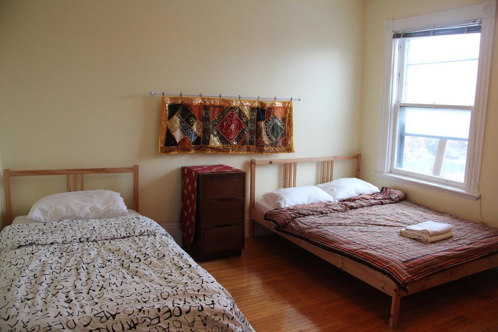 Spadina 11 Guesthouse โตรอนโต ห้อง รูปภาพ