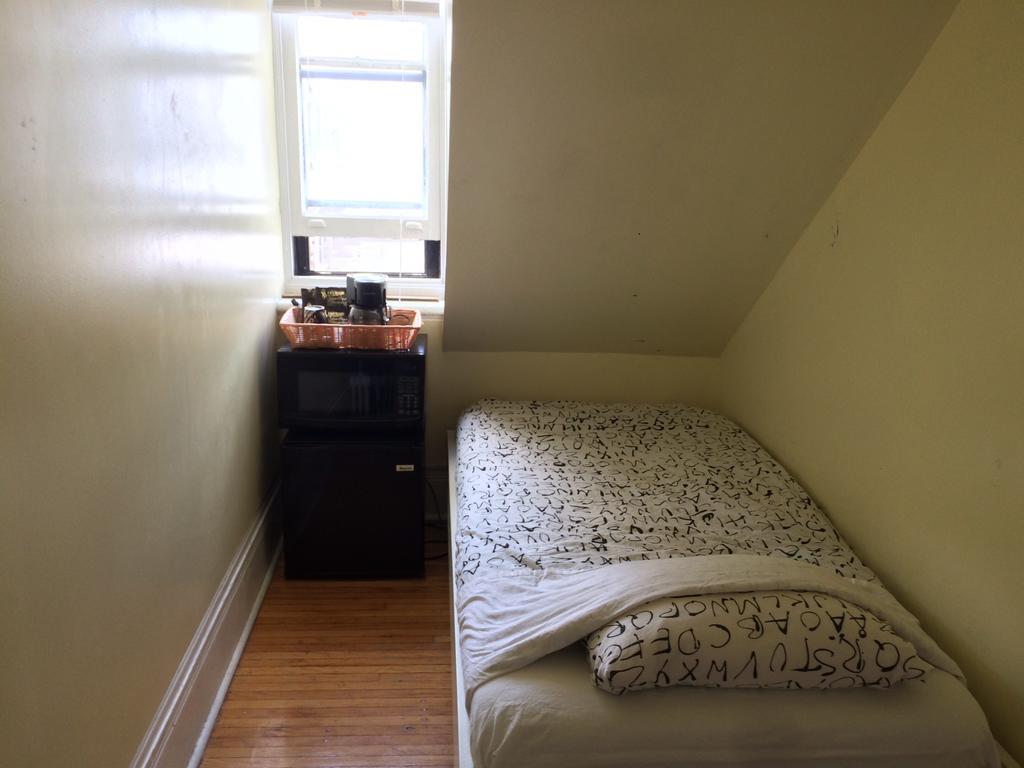 Spadina 11 Guesthouse โตรอนโต ห้อง รูปภาพ