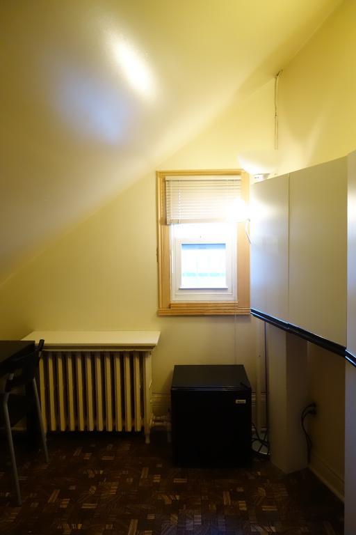Spadina 11 Guesthouse โตรอนโต ห้อง รูปภาพ