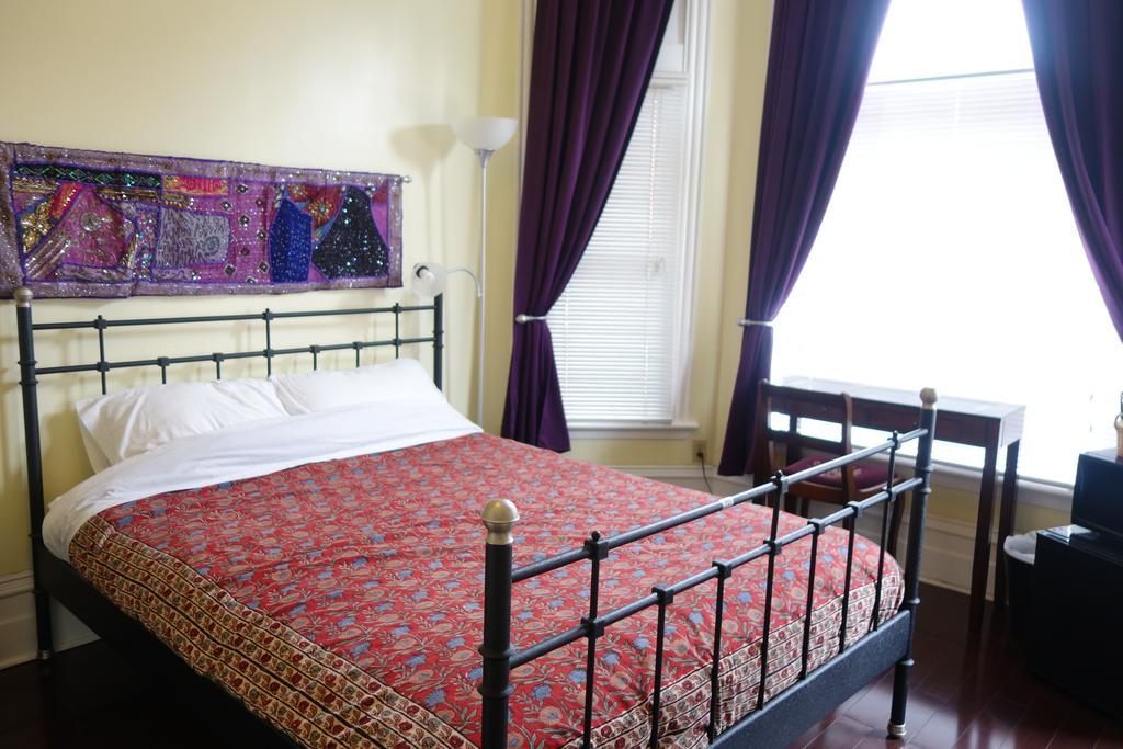 Spadina 11 Guesthouse โตรอนโต ห้อง รูปภาพ