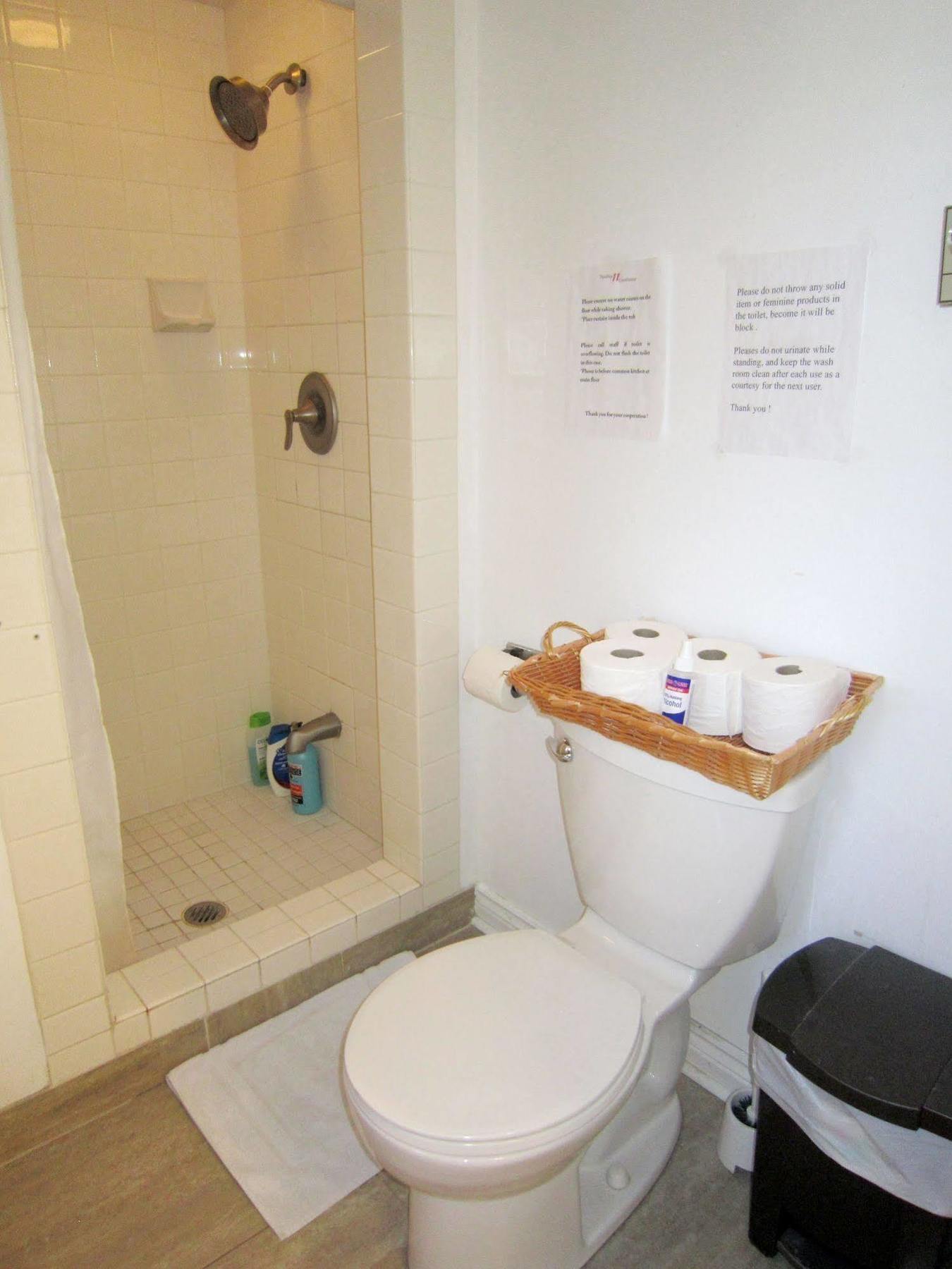 Spadina 11 Guesthouse โตรอนโต ภายนอก รูปภาพ