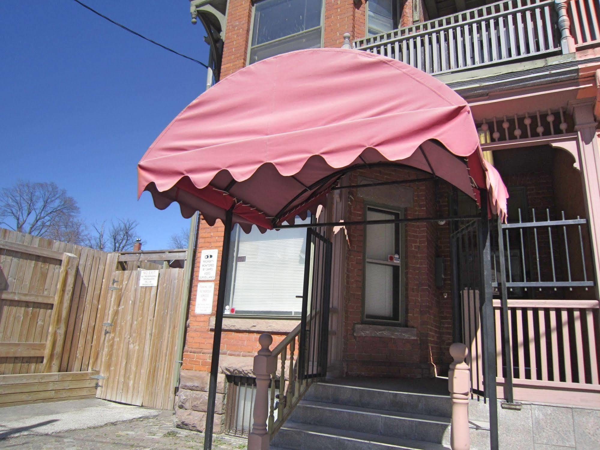 Spadina 11 Guesthouse โตรอนโต ภายนอก รูปภาพ
