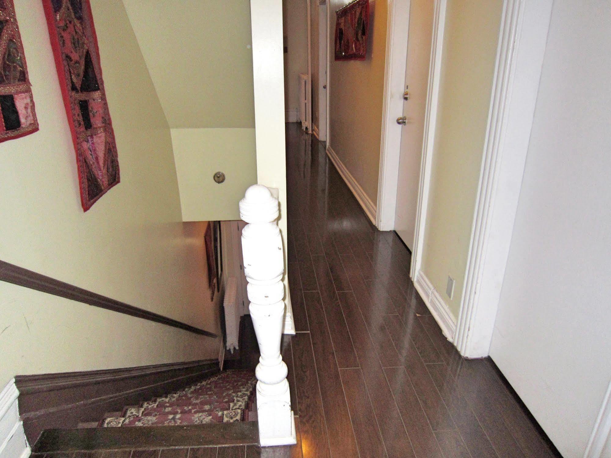 Spadina 11 Guesthouse โตรอนโต ภายนอก รูปภาพ