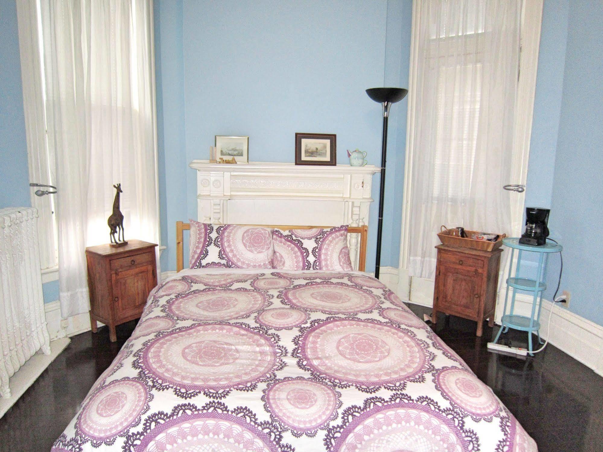 Spadina 11 Guesthouse โตรอนโต ภายนอก รูปภาพ